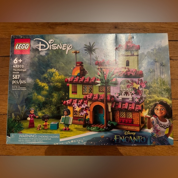 LEGO Disney Encanto The Madrigal House Set - Picture 1 of 1